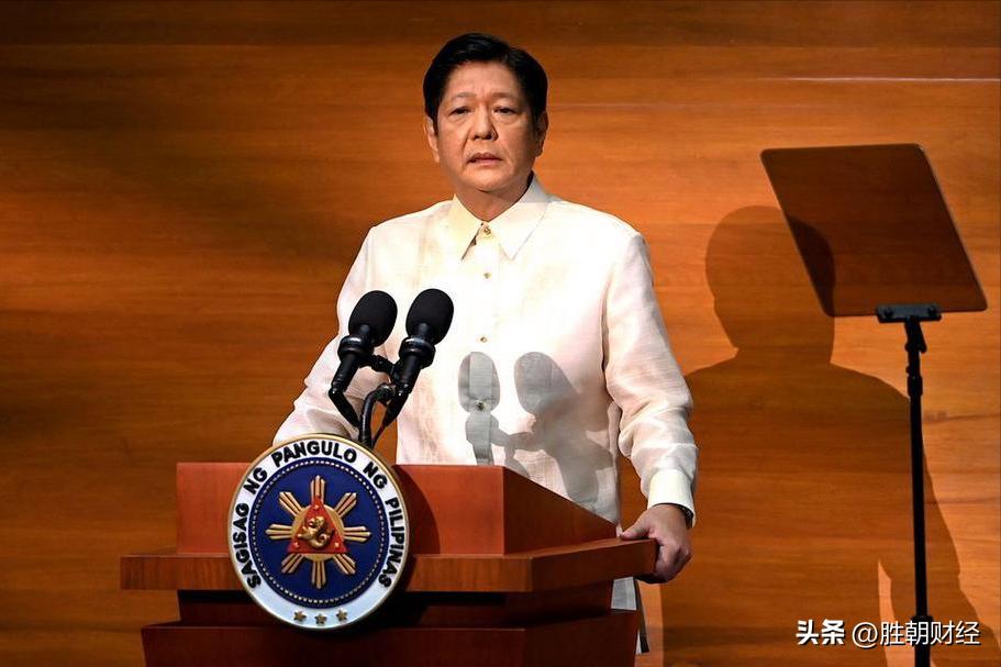仁爱礁交锋失利，菲律宾终于认清自己，马科斯紧急对中国说9个字