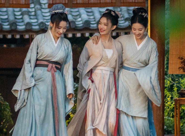 刘亦菲评价林允演技,刘亦菲林允对比