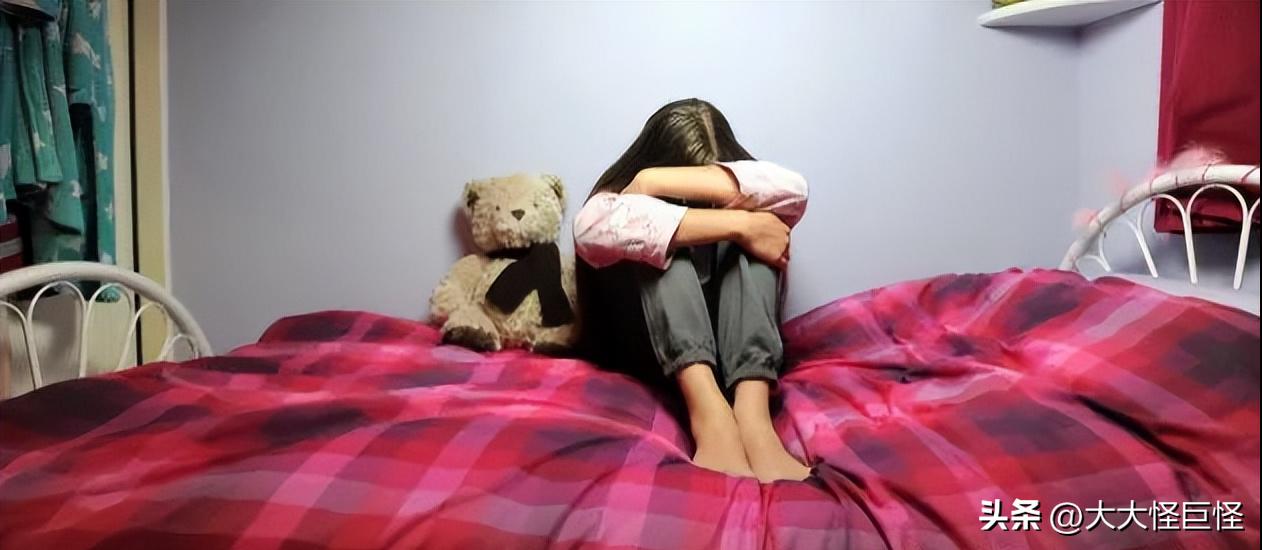 13岁女孩被班主任性侵后，因一本侦探小说，找到“自救”之路