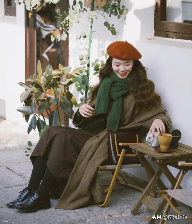 杨幂穿的鞋子马丁靴,杨幂同款鞋子厚底小白鞋