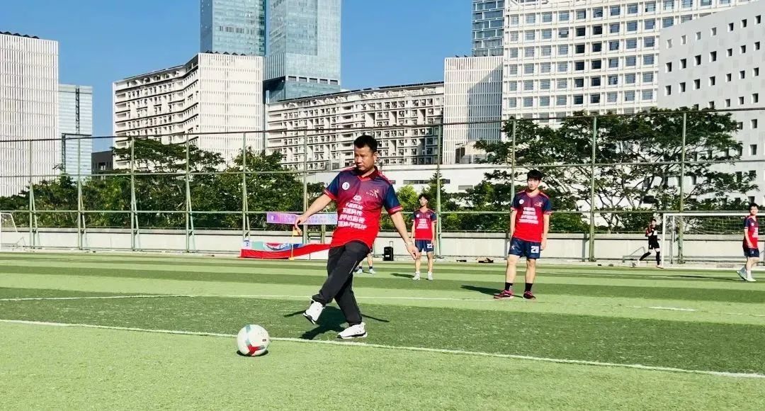 踢足球的学长,踢足球印象深刻的同学