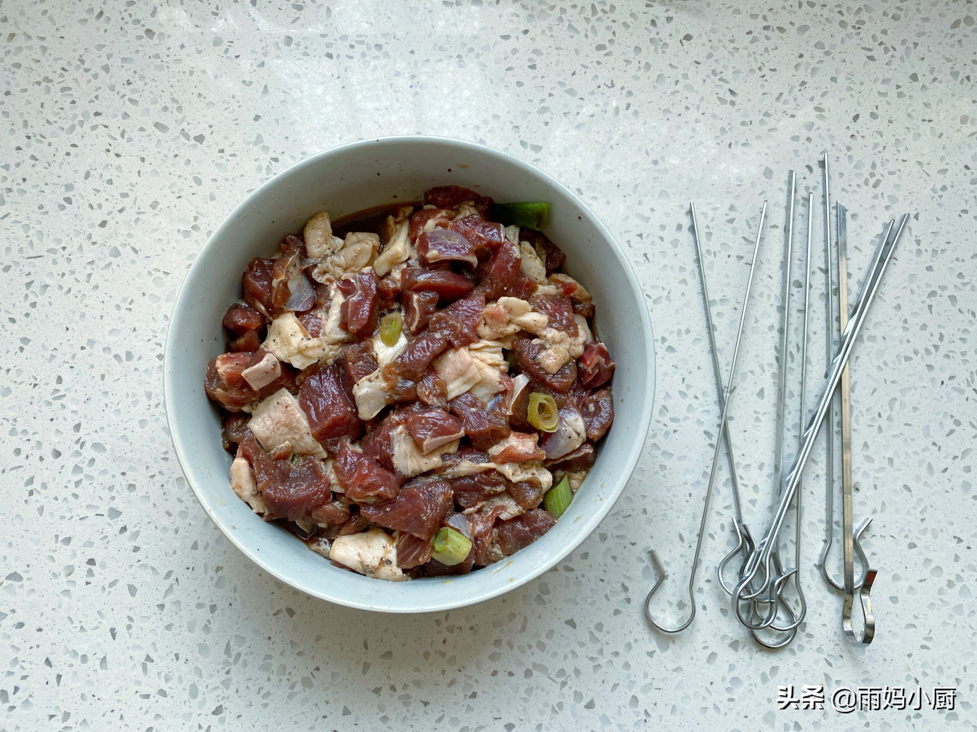 想吃嫩的羊肉串怎么腌肉,烤羊肉串怎么吃新手教程