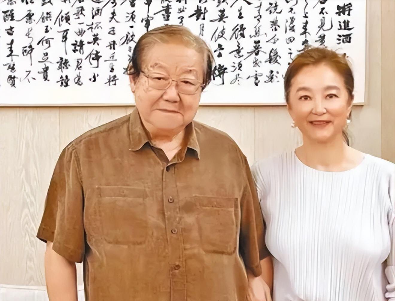 “内衣门”68岁的林青霞疑不穿内衣遭群嘲，对女神奶奶太苛刻了！