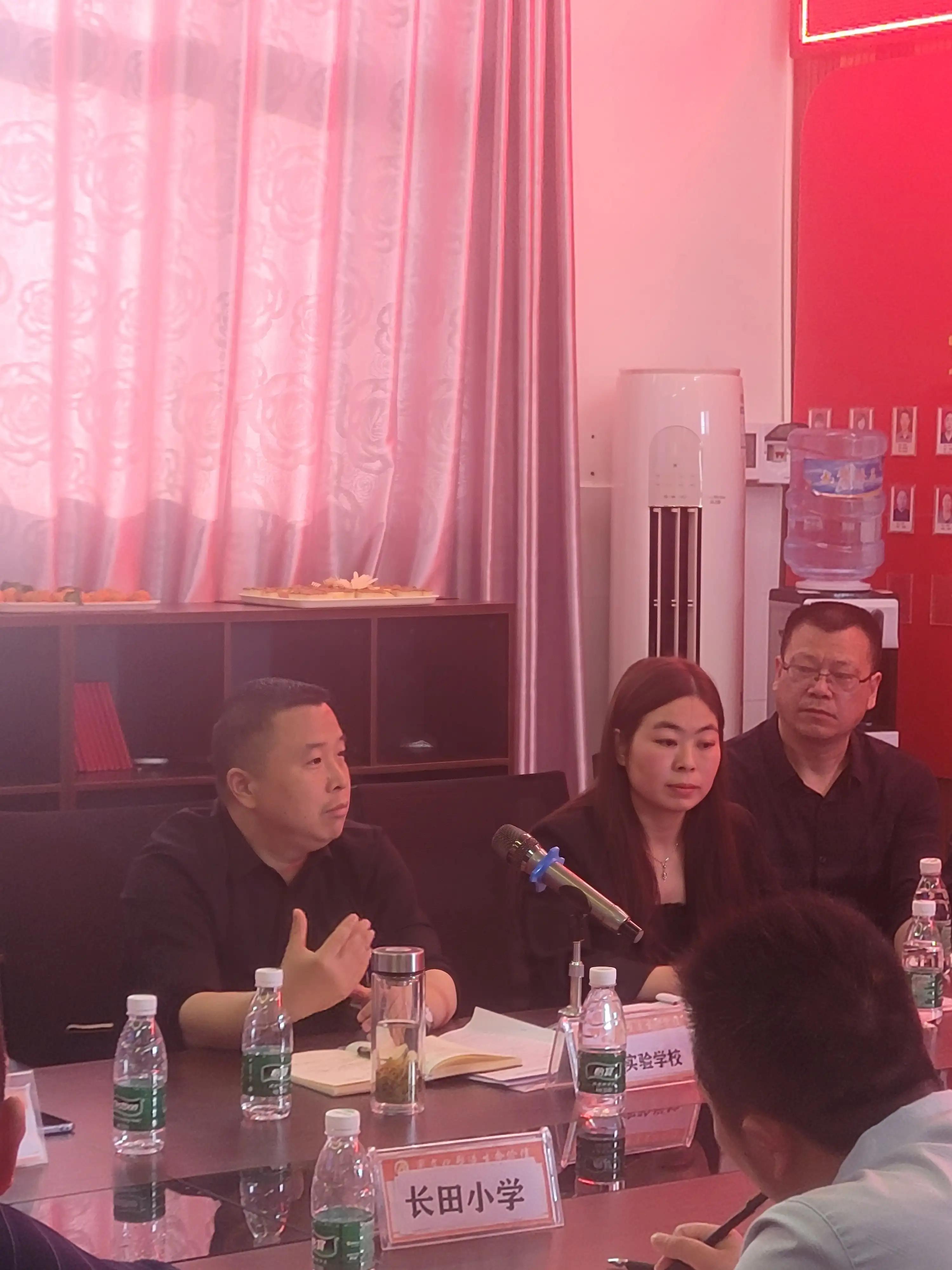 岳池实验学校发展共同体同课异构“画”交流，特色教育促“双减”