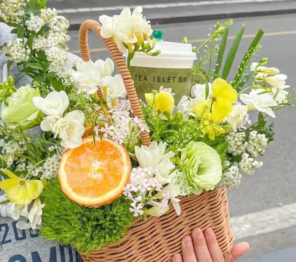 1元“玫瑰杯”爆红，蜜雪、甜啦啦都在玩！最新低成本营销来了