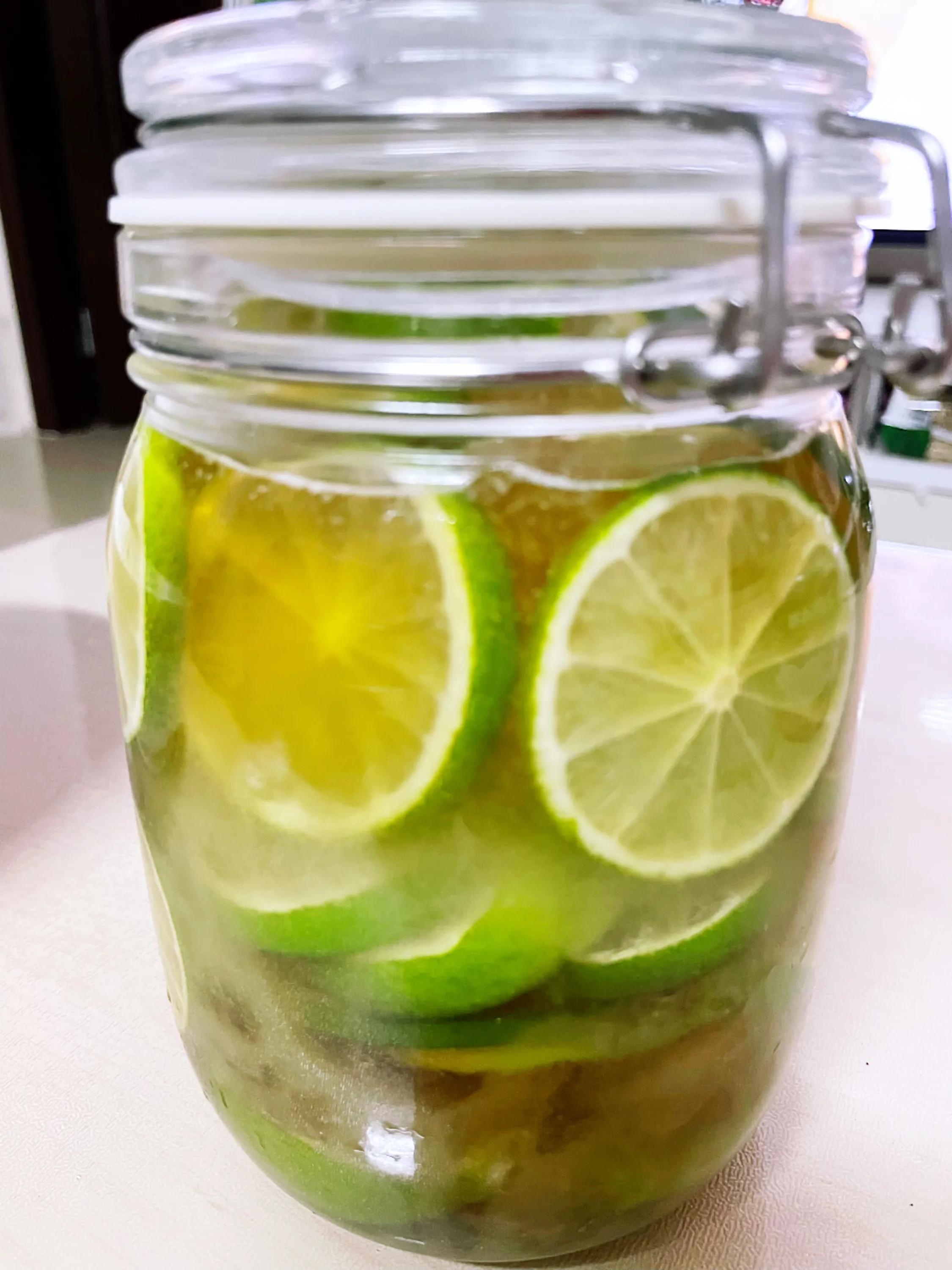 柠檬蜂蜜水什么时候喝美白,夏天来了蜂蜜柠檬水喝起来