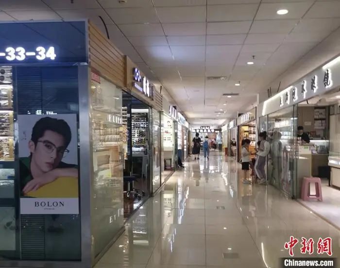 一副近视眼镜1000多元,一副近视镜5000多