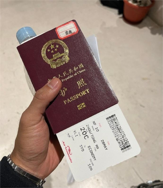 远走新西兰！李铁爱将晒中国护照驳移民传闻，承诺即将回国