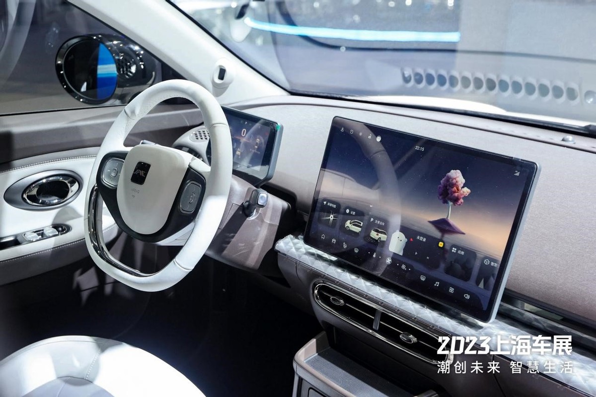 纯电家轿搅局者,新能源搅局者零跑b11