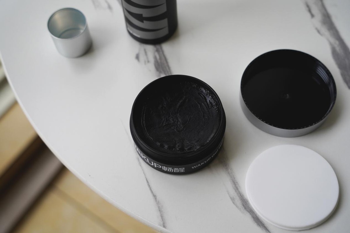 发质干枯毛躁去理发店怎么改善,没洗头怎么用发胶发蜡打理发型