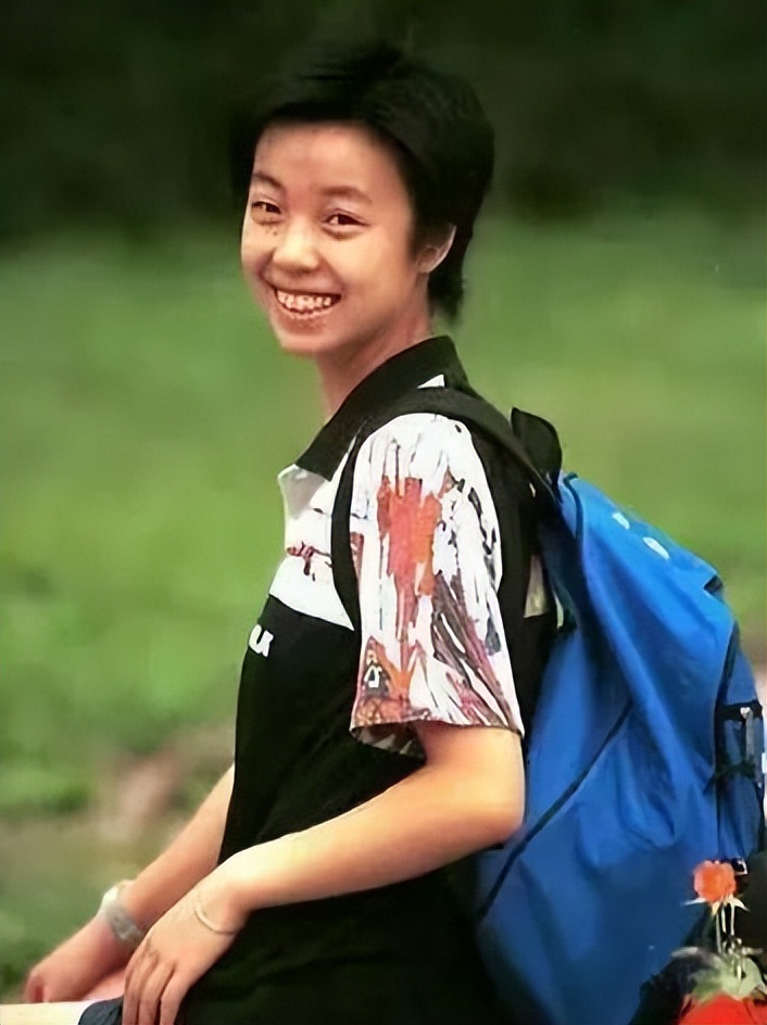 她是世界女乒第一人，大20岁老公与袁立同居12年，转身把她宠上天