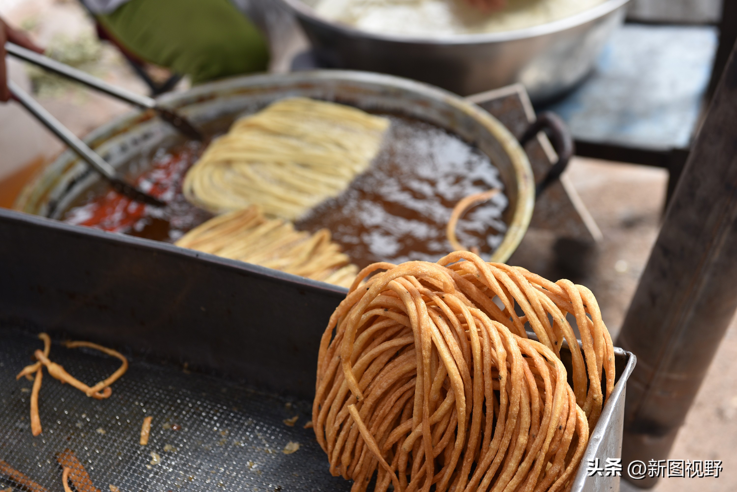 夫妻炸油条馓子，凭一把铁锤破译财富密码，打拼14年实现财务自由