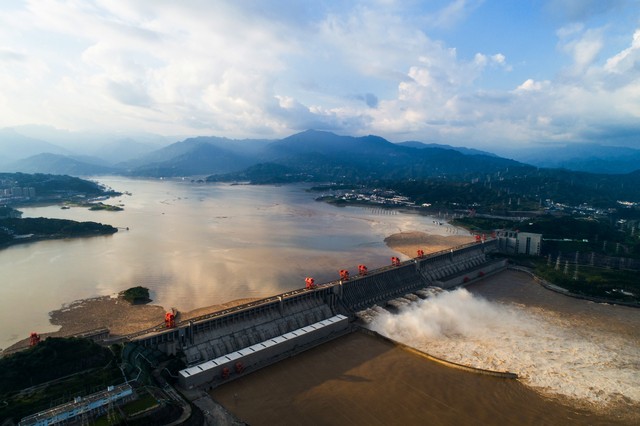 三峡的水位猛降怎么回事,三峡水位上涨至多少