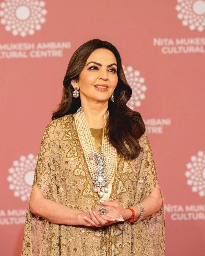 印度首富妻子嫁女儿花7亿,印度首富的老婆有多奢侈