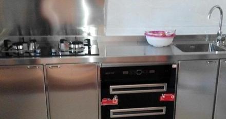 燃气灶正对窗户,燃气灶正对着厨房门怎么办