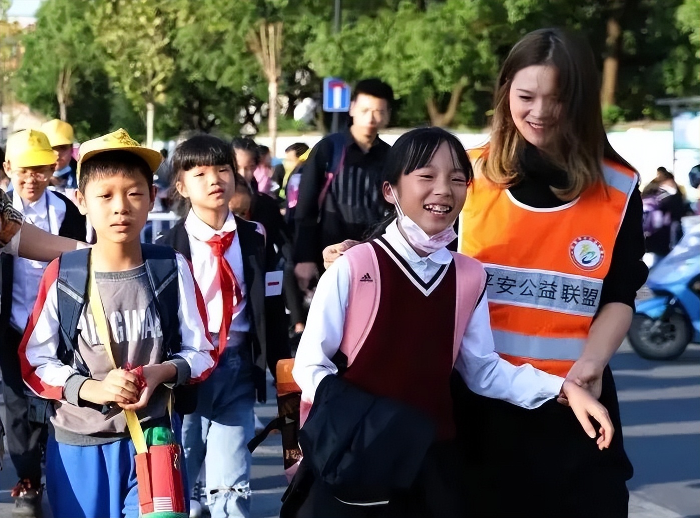 在“中国童装之都”看见最美“枫”景|护航亚运·争创“国枫”