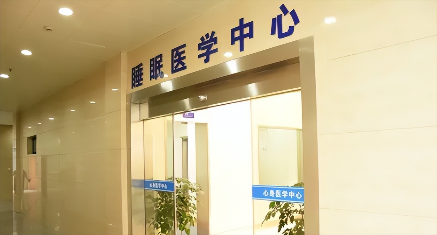 15岁男孩上课打瞌睡是怎么回事,16岁男孩上课经常犯困