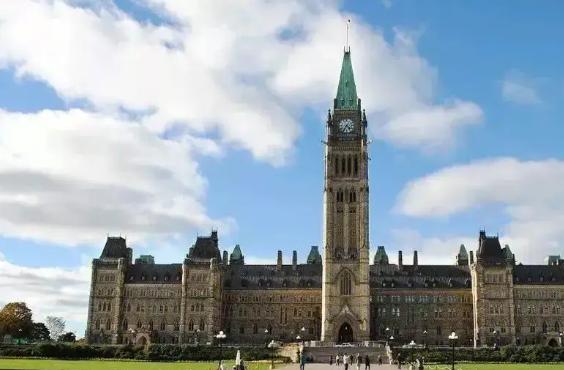 加拿大留学硕士费用一年多少钱,加拿大计算机硕士留学费用一览表