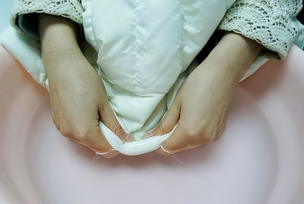 羽绒服年年穿，怎么清洗最正确？一起学学这3点，现在学会还不晚