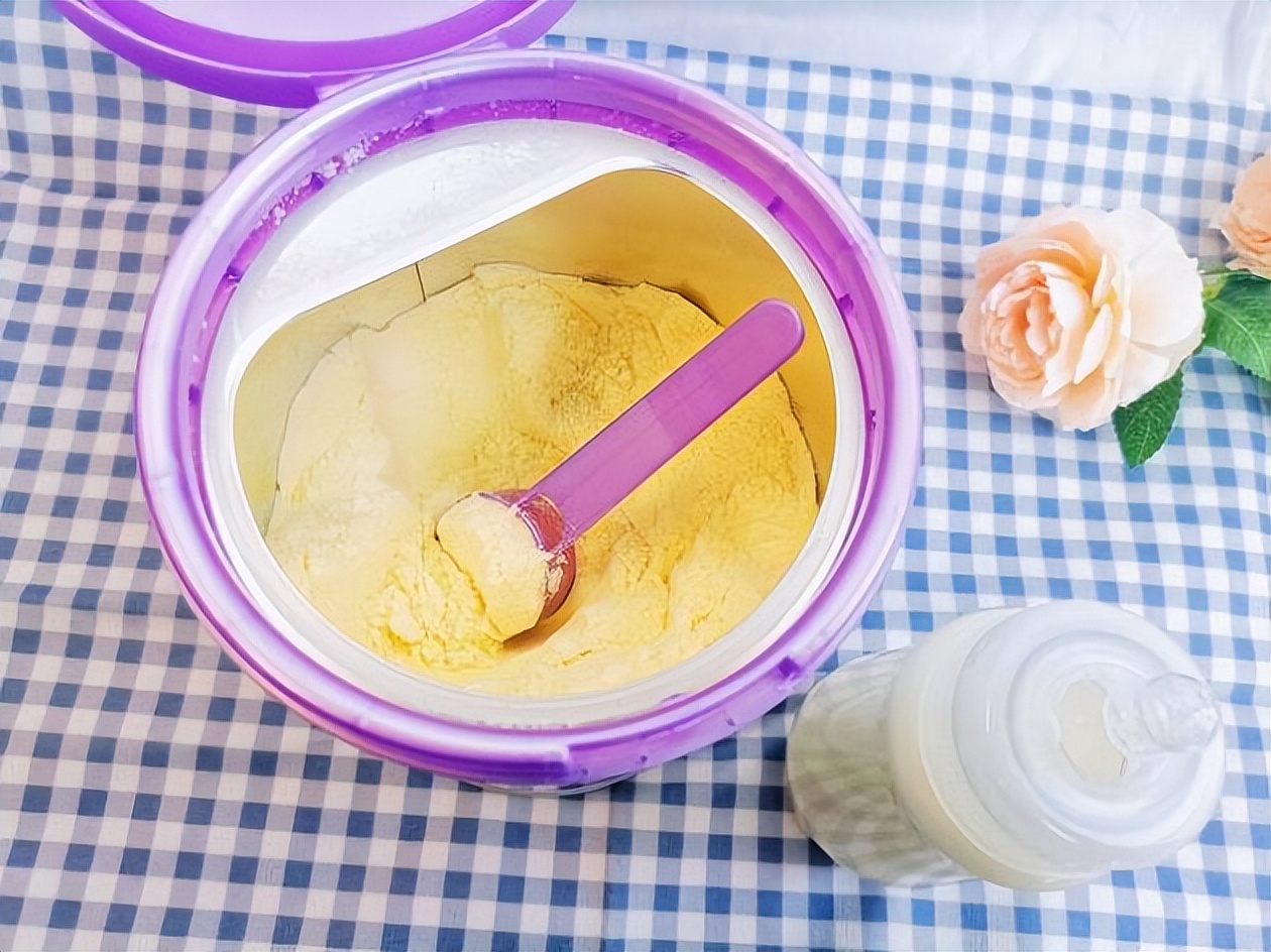 金领冠菁护a*奶2**粉，科学喂养合适之选