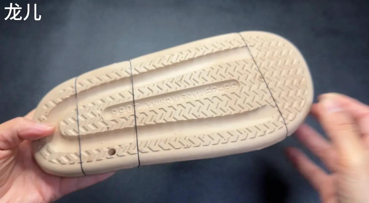 家里拖鞋太乱教你一招立马搞定,拖鞋上放橡皮筋