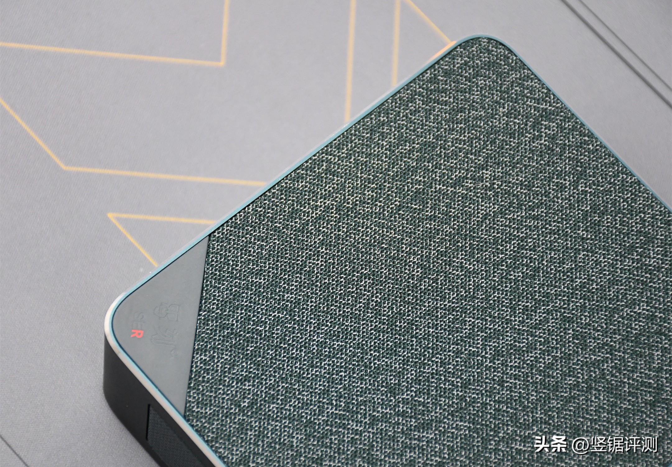 性能强劲，搭载锐龙7735HS的迷你电脑主机：零刻SER6ProVest评测