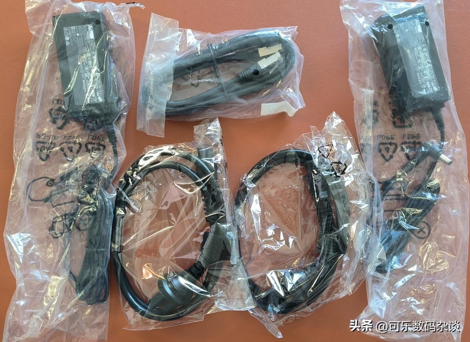 华硕路由器rog魔方开箱,华硕rog魔方三频万兆测评