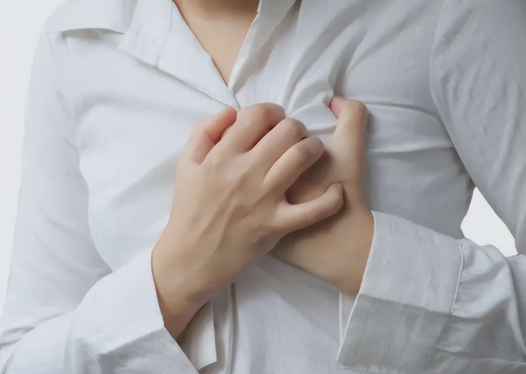 50岁女性胸部疼痛是怎么回事,女性胸部像针扎疼痛是怎么回事