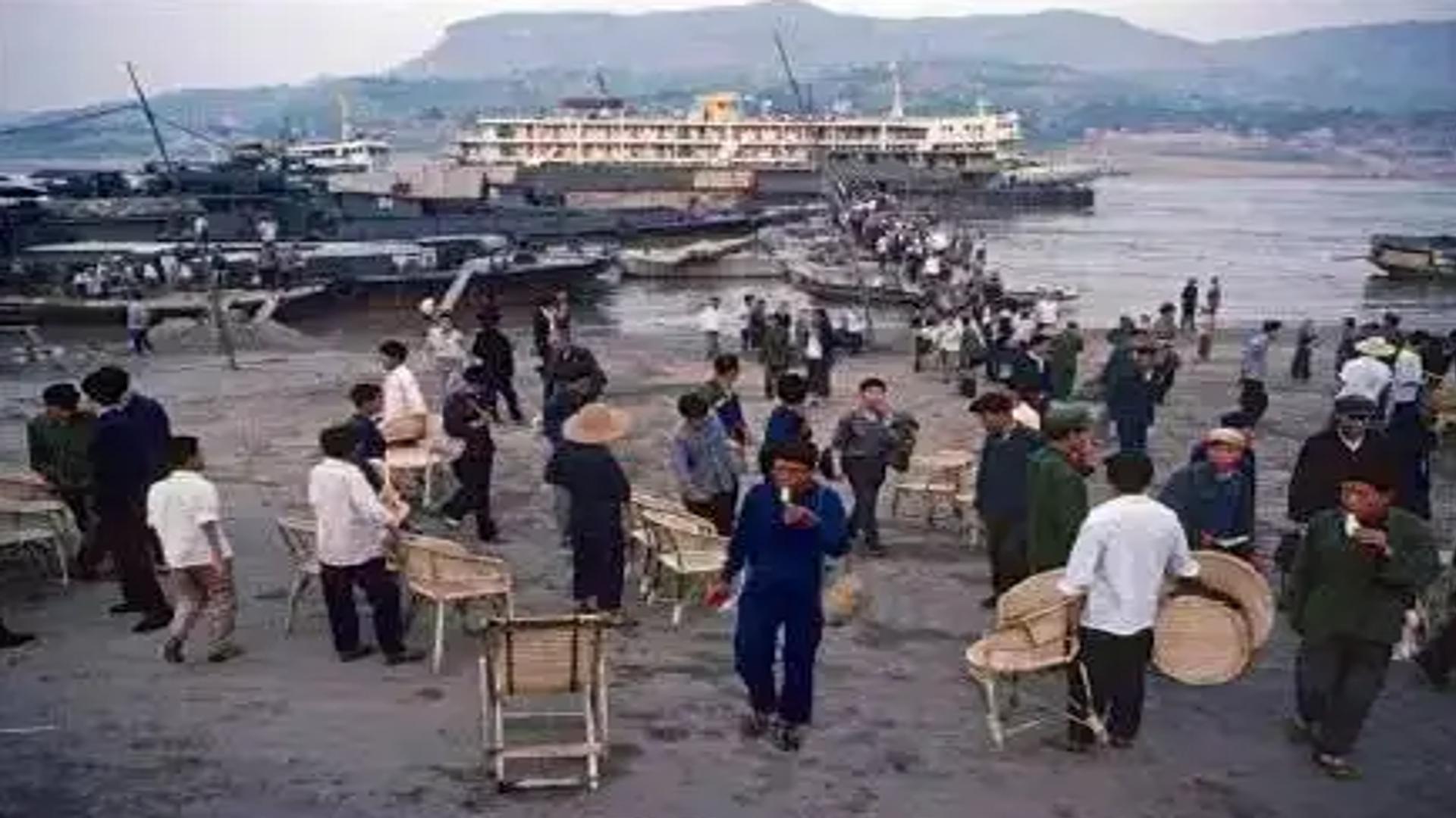 重庆一老板向14名员工借1500万,重庆老板给百位员工百江景豪宅