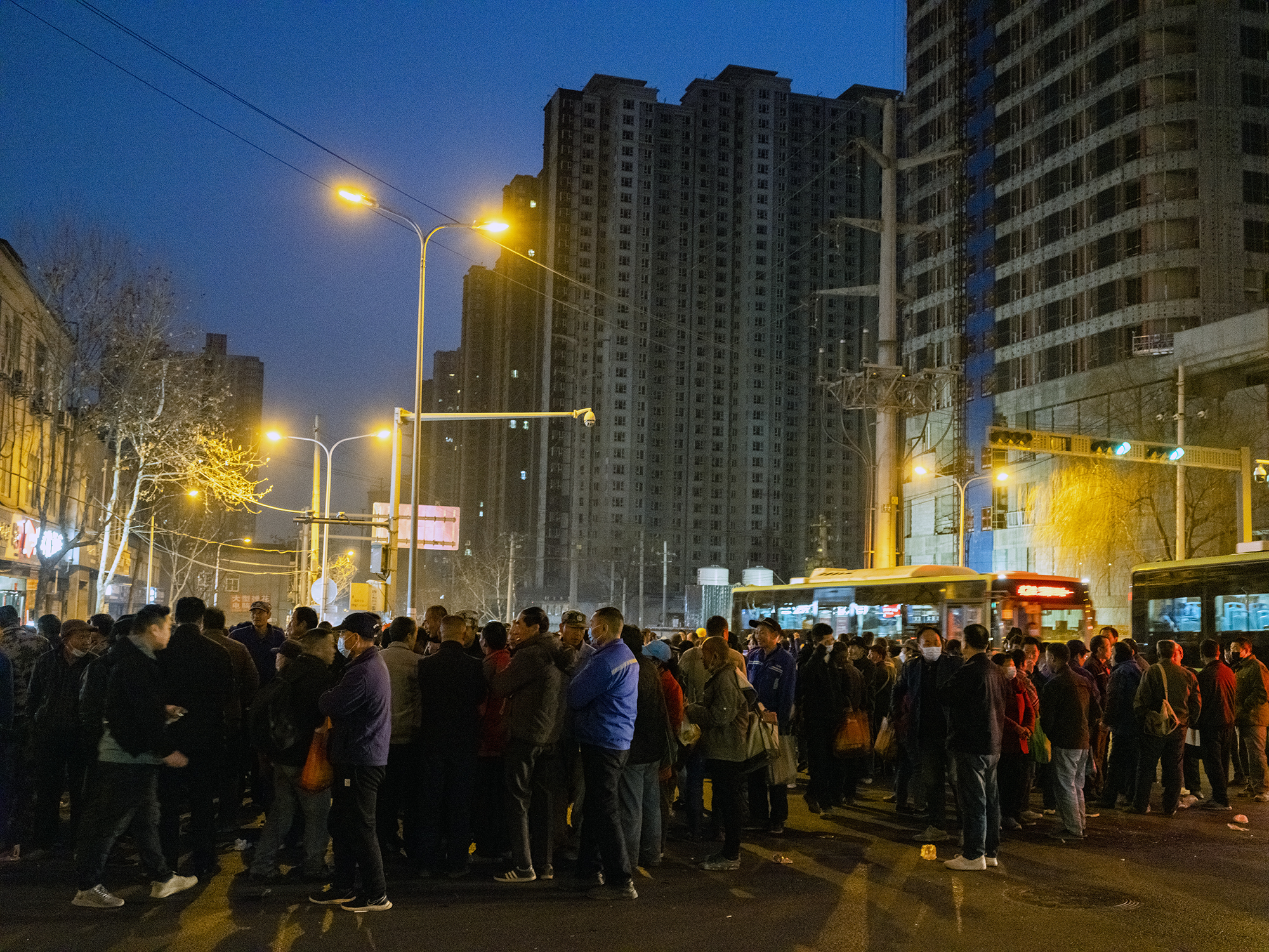 73岁老人8千工资花6千请保姆,80岁老头每月花19000元请保姆