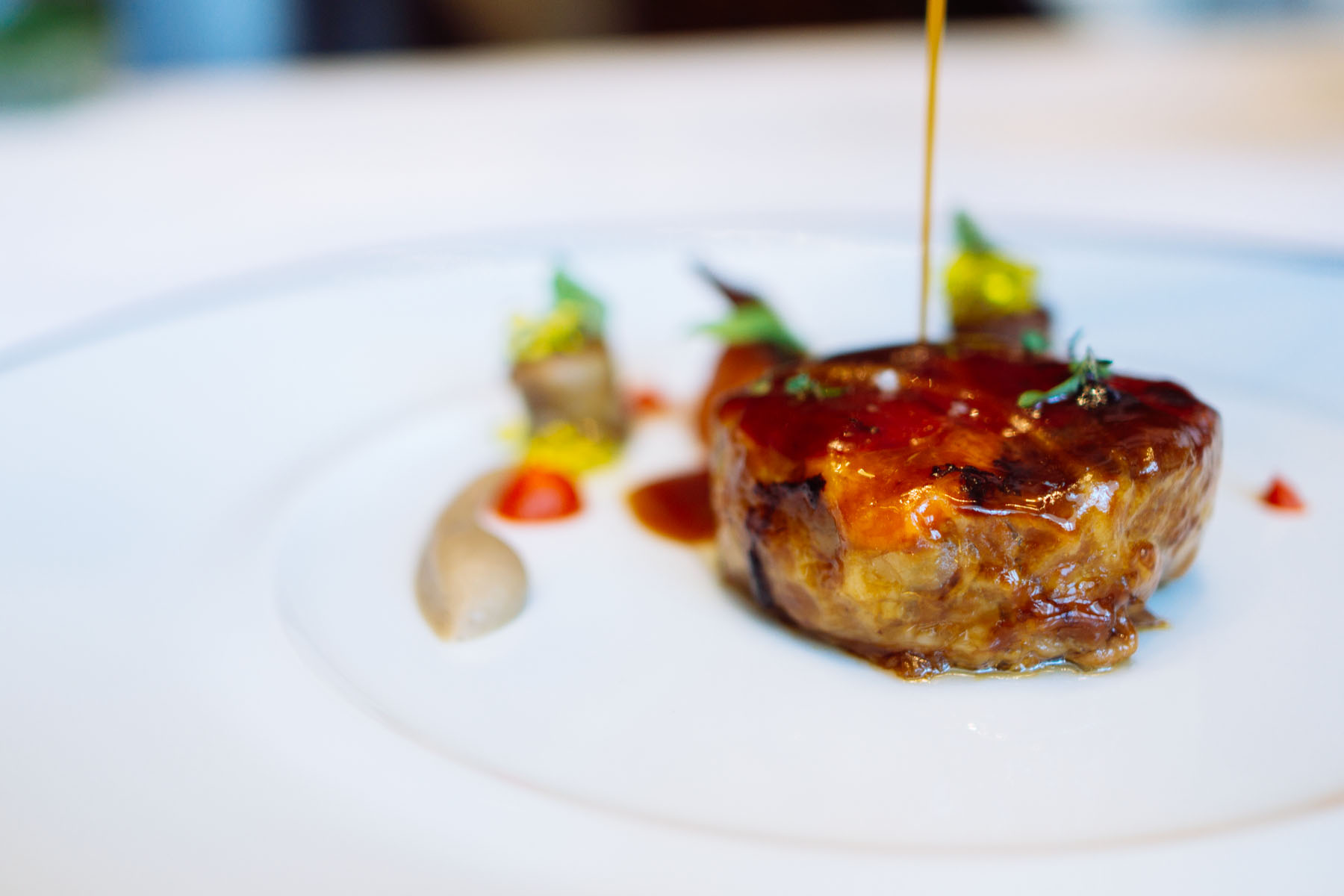 在香港的米其林餐厅用餐,在香港的豪华正餐