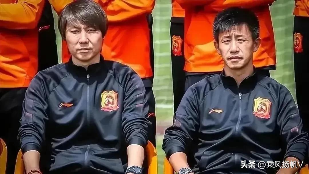 两名足协官员被调查，李铁案有重大突破，背后大佬还能坚决多久
