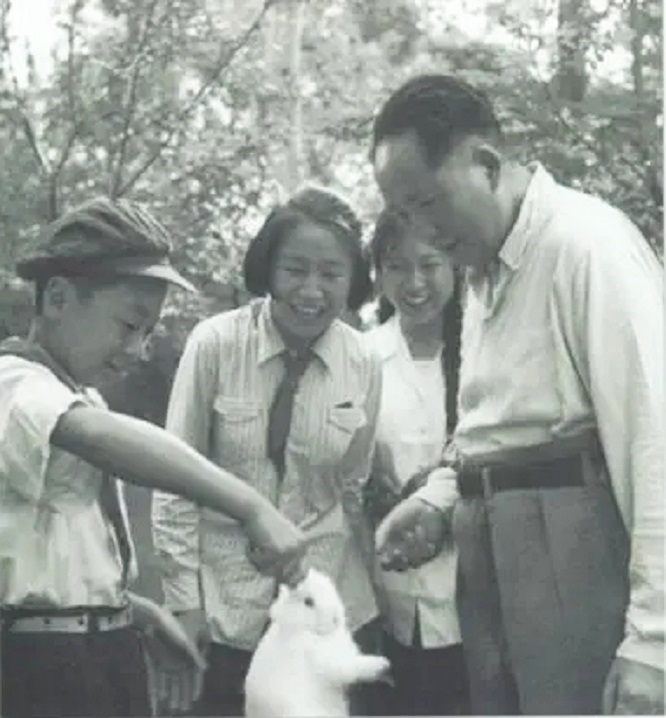 毛主席的水晶棺：纯度达99.9999%，可抗8级地震，已无人能再做！