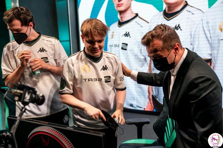 魔幻的S12赛季！转会期上的失业与就业同样与众不同