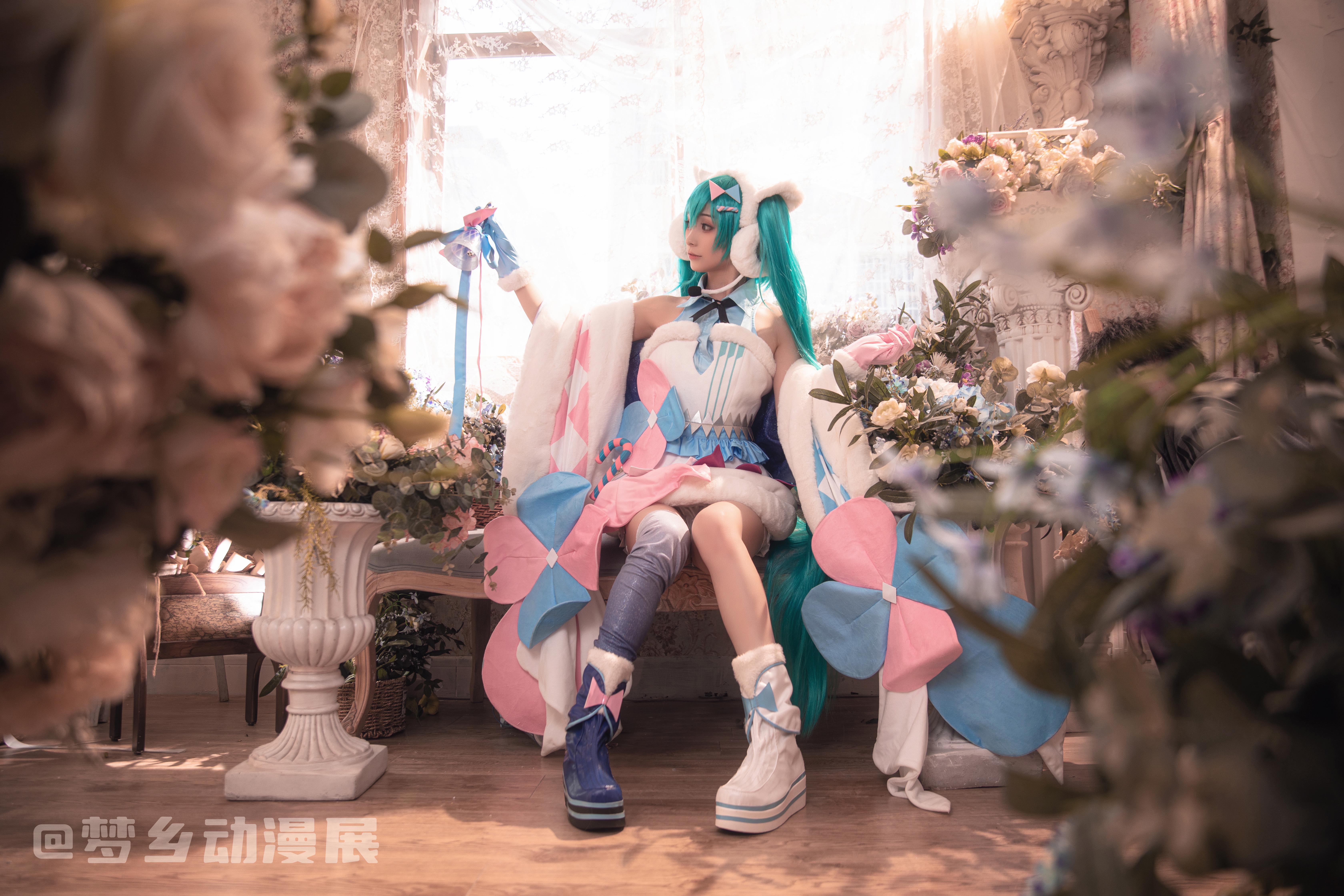 初音未来cos在舞台上唱歌,初音未来cos最有氛围感