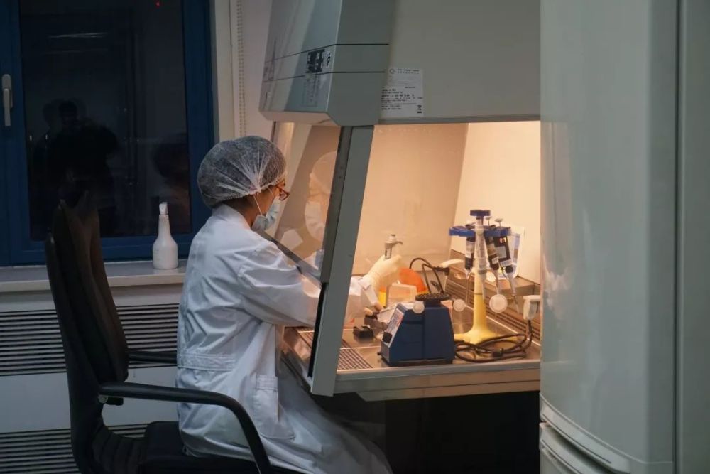 醉酒女大学生惨死宾馆，下身出血大小便*禁失**，监控拍下可怕画面！