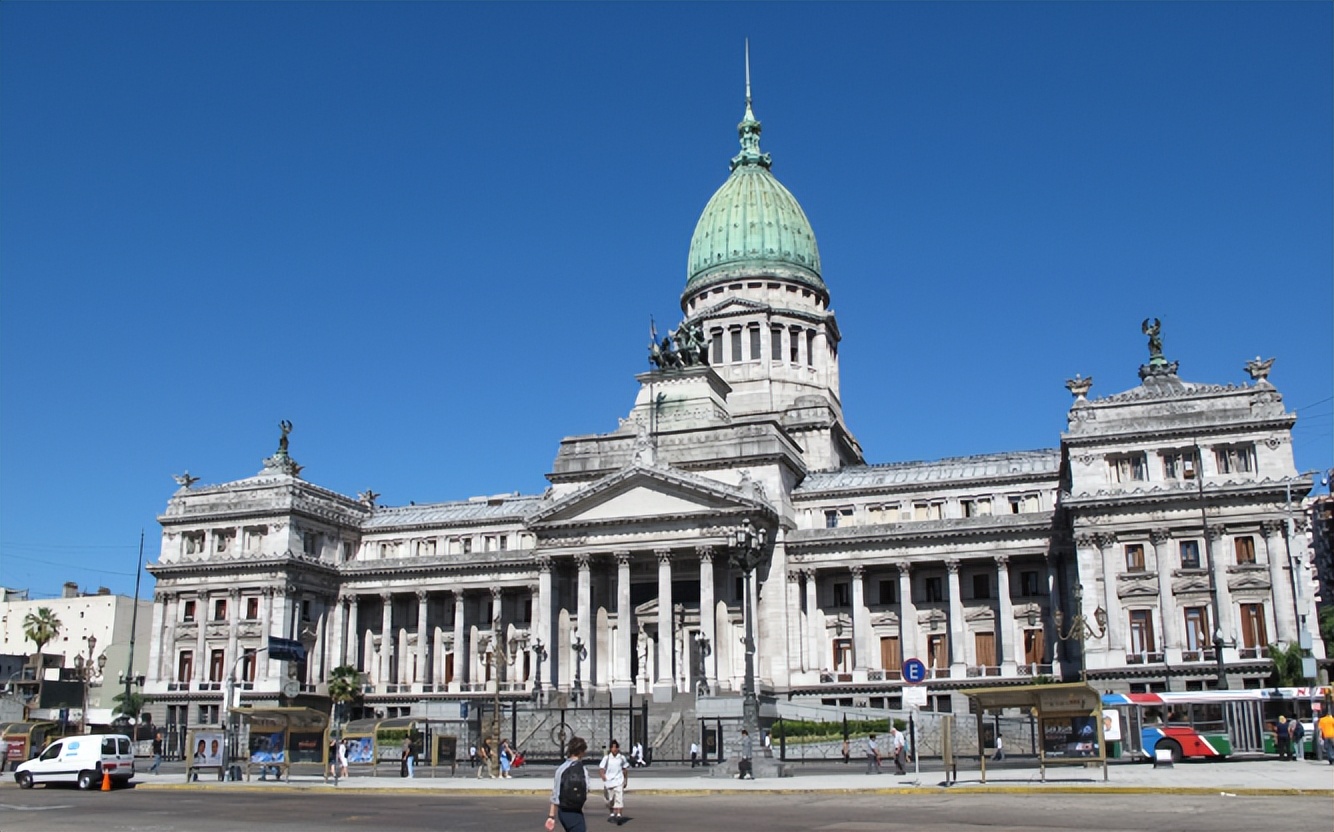 阿根廷排队买中国产品多吗,阿根廷持有美元