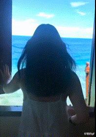 “帮表弟理发，不小心碗歪了，这下可咋办？”哈哈哈