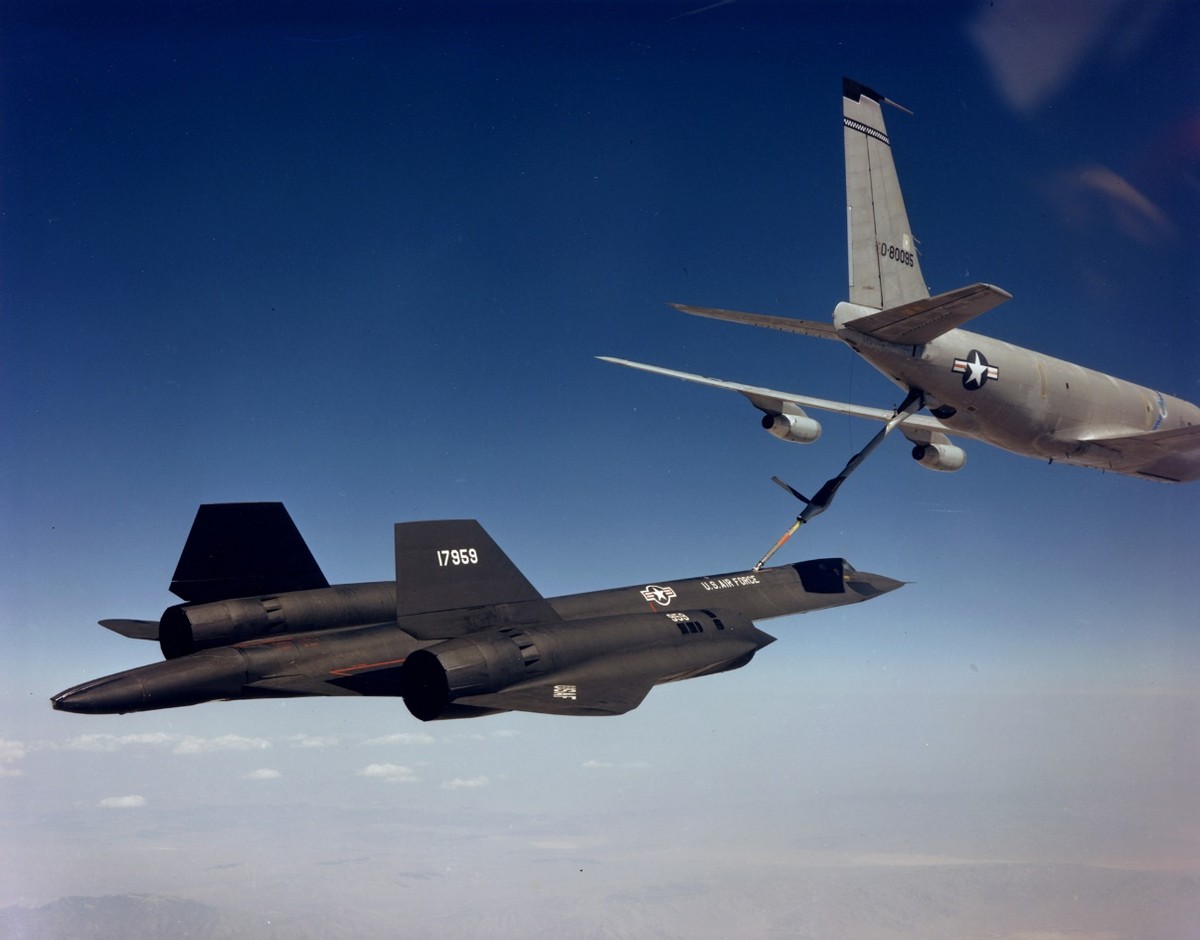 黑鸟侦察机飞出外太空,黑鸟飞到大气层