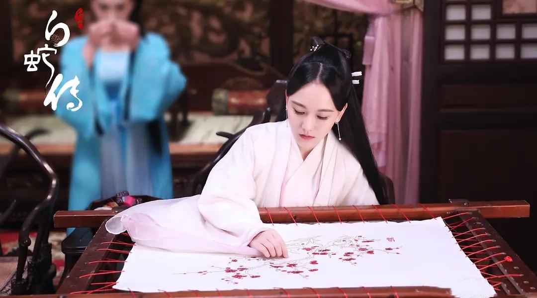 满屏锥子下巴充气硅胶脸，翻拍剧越来越难看，新旧版演员对比惨烈