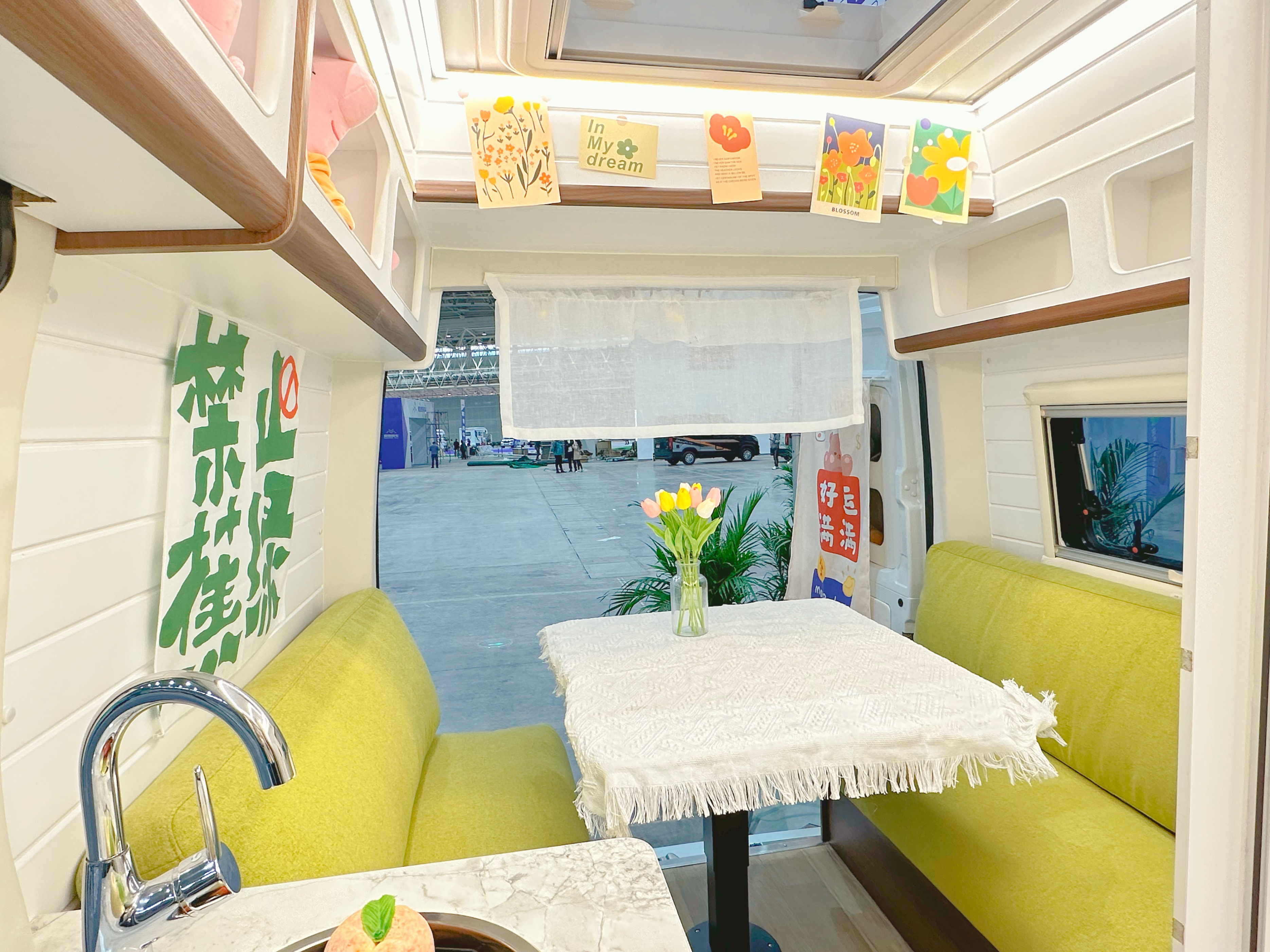 国内能买到的vanlife风格房车,vanlife升顶大床房车最新款