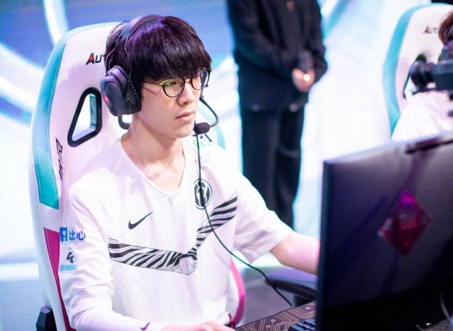 theshy提莫暴打小超梦,小超梦碰到theshy滑板鞋