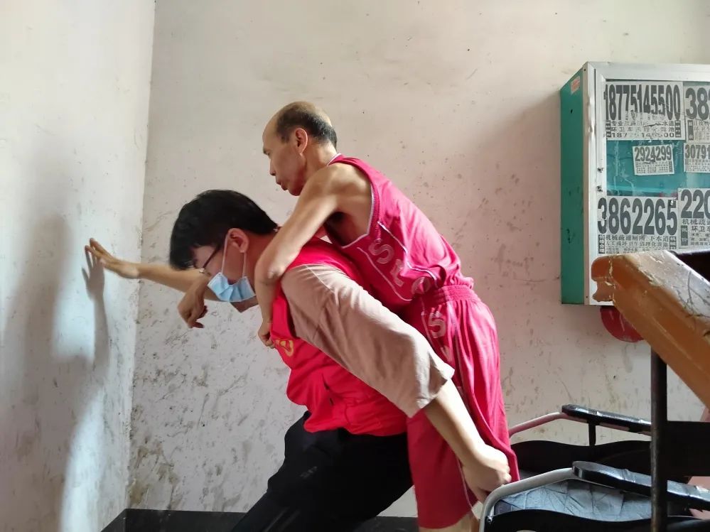 “雷锋超市”是卖什么的？