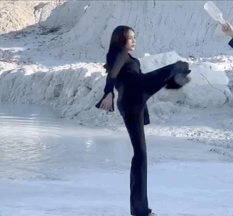 辣妹最爱的亚历山大王变了！时尚的尽头是快手？