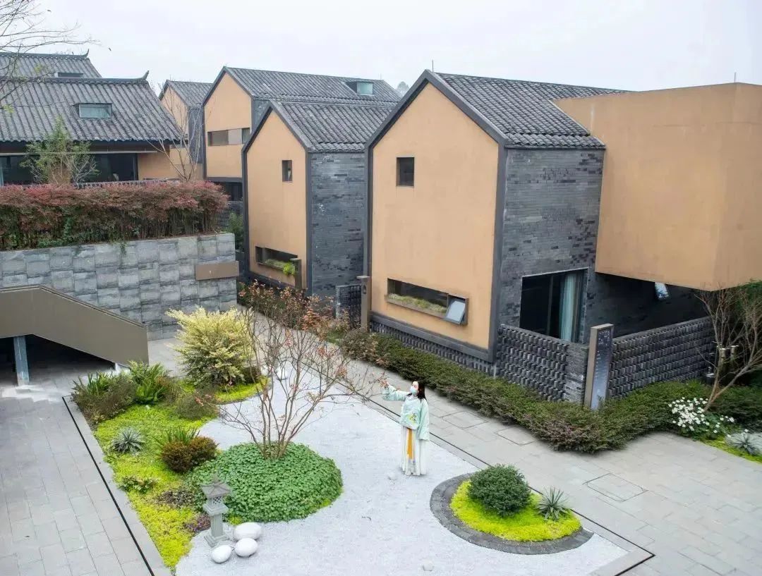 邛崃南宝山旅游攻略,邛崃旅游攻略坐车路线