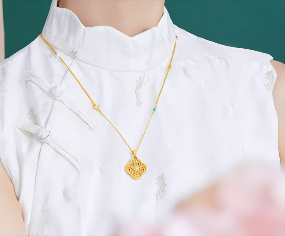 2022本命年虎戴什么黄金饰物好,本命年黄金转运珠戴左手还是右手