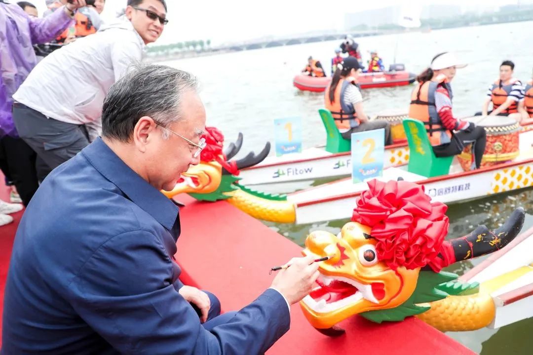 百舸争流竞扬帆不负众望勇夺魁,百舸争流龙舟竞渡