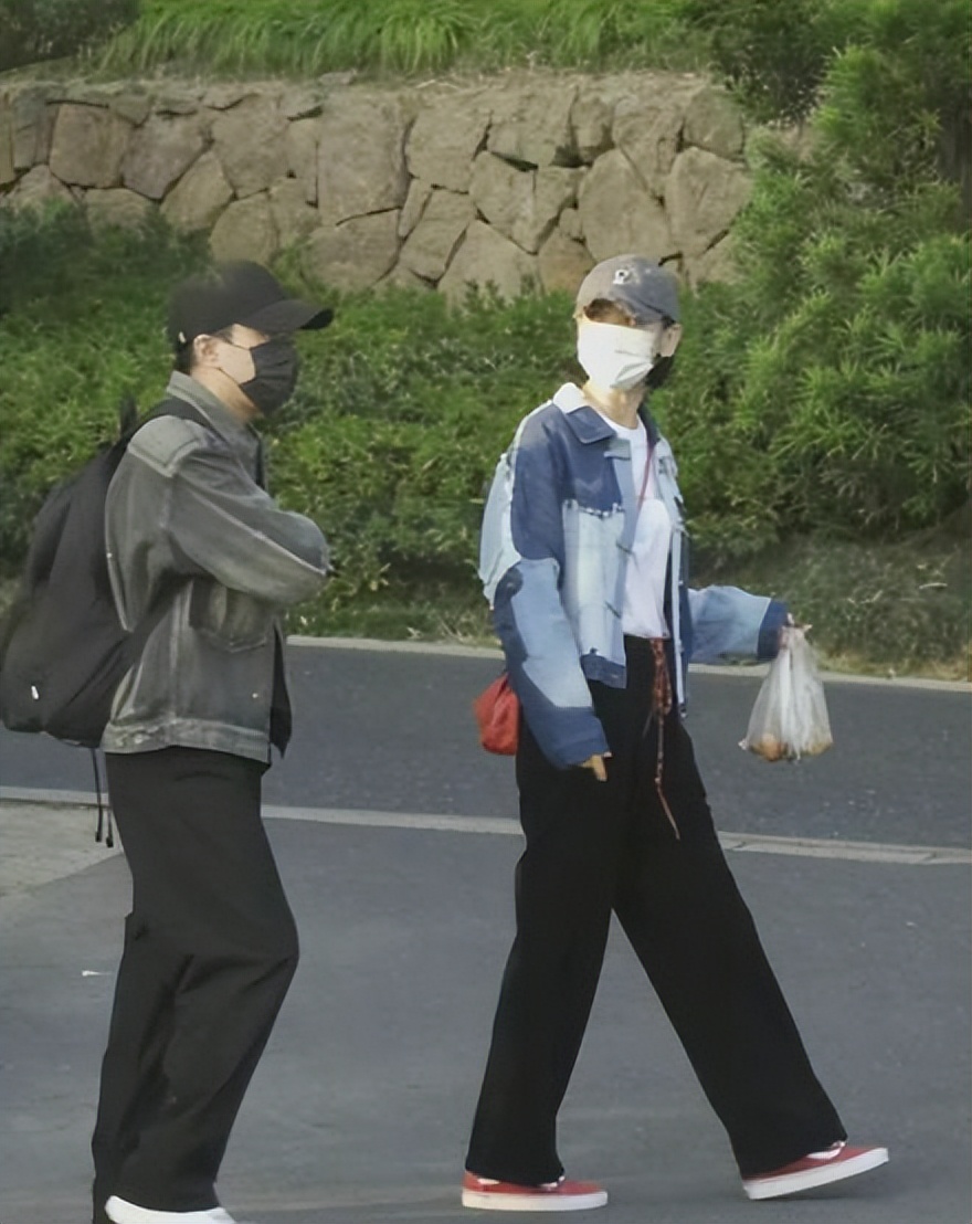 李晓峰发抖音秀恩爱,李晓峰用爱的供养做bgm原版