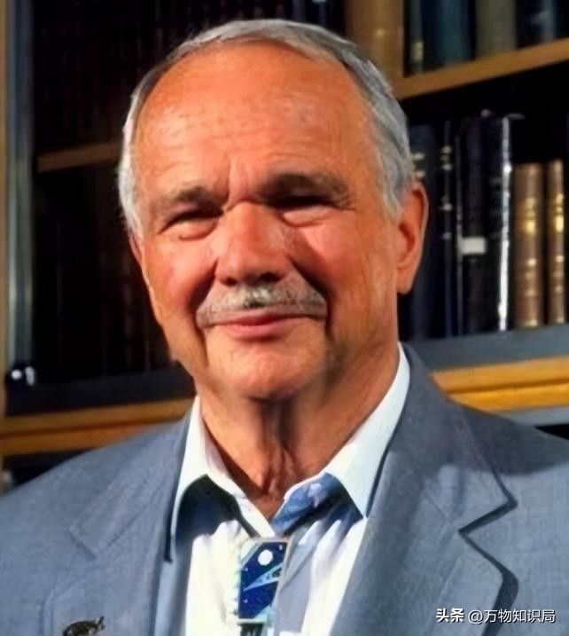 男子不听专家劝阻,花低价买下一个“大坑”,结果全家成亿万富翁