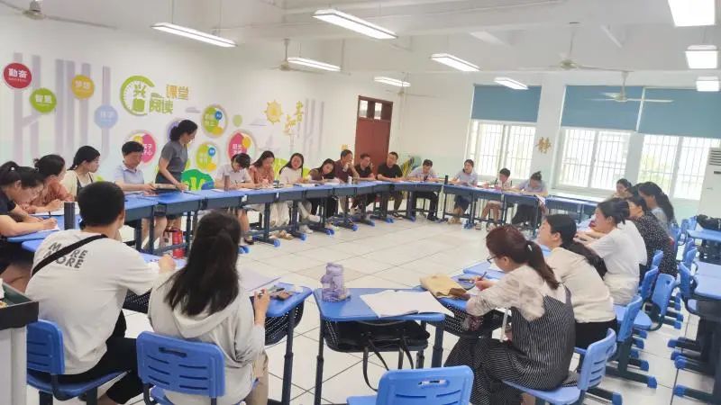 好书分享会师生共读亲子共读,好书共分享阅读促成长